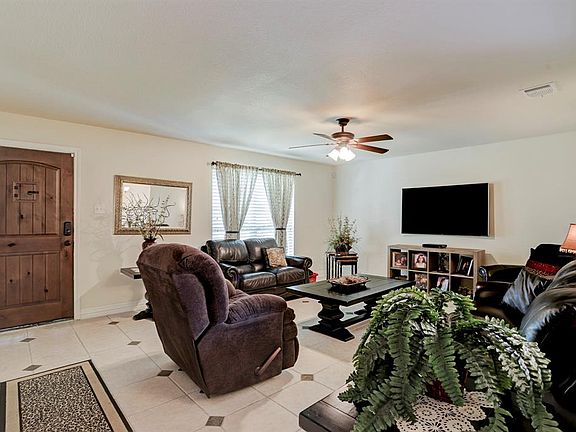 3rd image of 510 Connorvale Ln