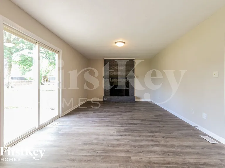 6005 Dollar Hide South Dr — Photo 2