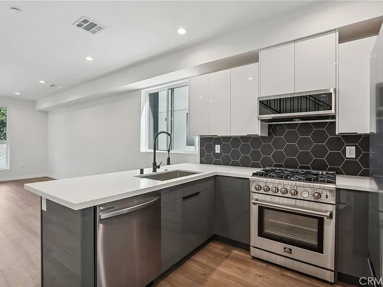 10719 Addison St #10717.2 — Photo 10