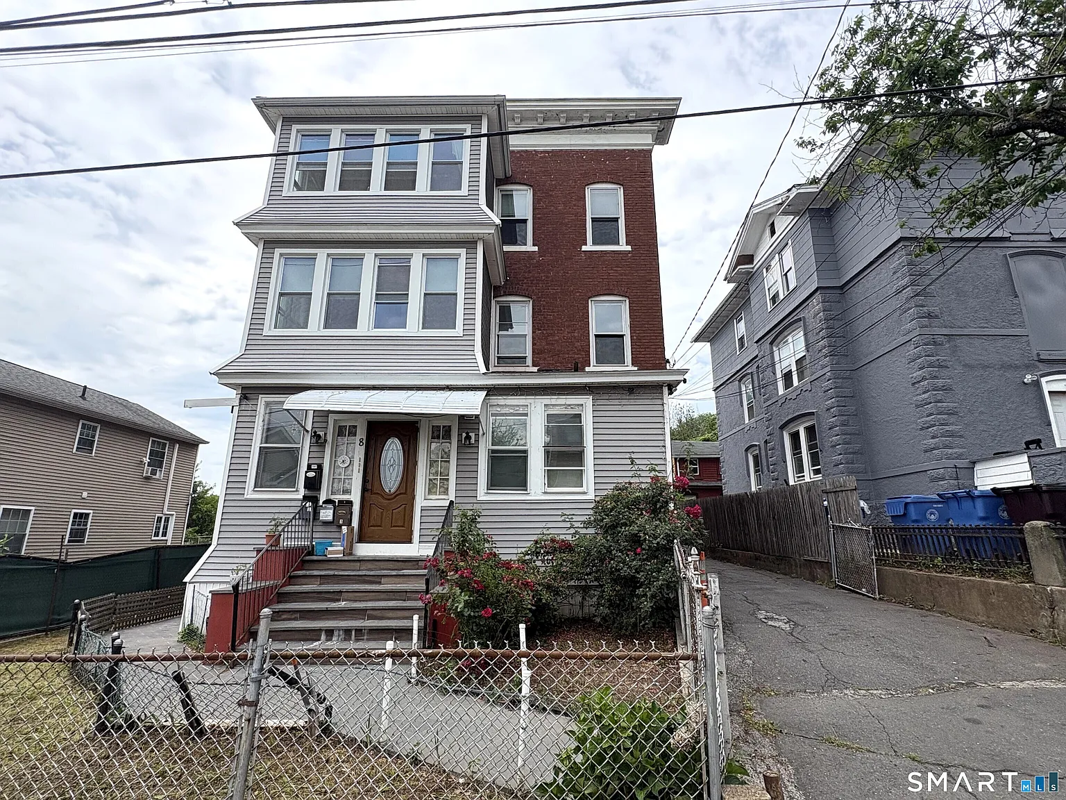 3 bed, 1.0 bath, 1232 sqft, $2,000 — Photo 1