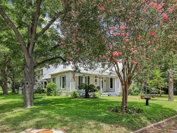601 Garwood St, Smithville, TX 78957