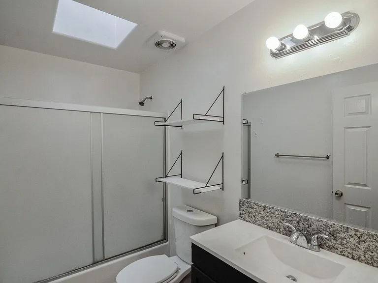 3118 Theresa St — Photo 15