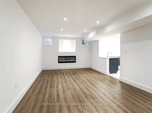 7 Vancho Cres S, Toronto, ON M9A 4Z1