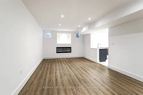 7 Vancho Cres S #LOWER Photo 1
