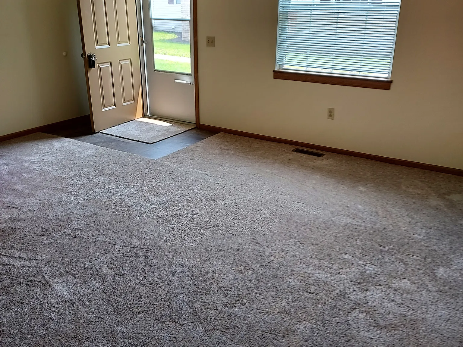 3 bed, 900 sqft, $1,175 — Photo 2