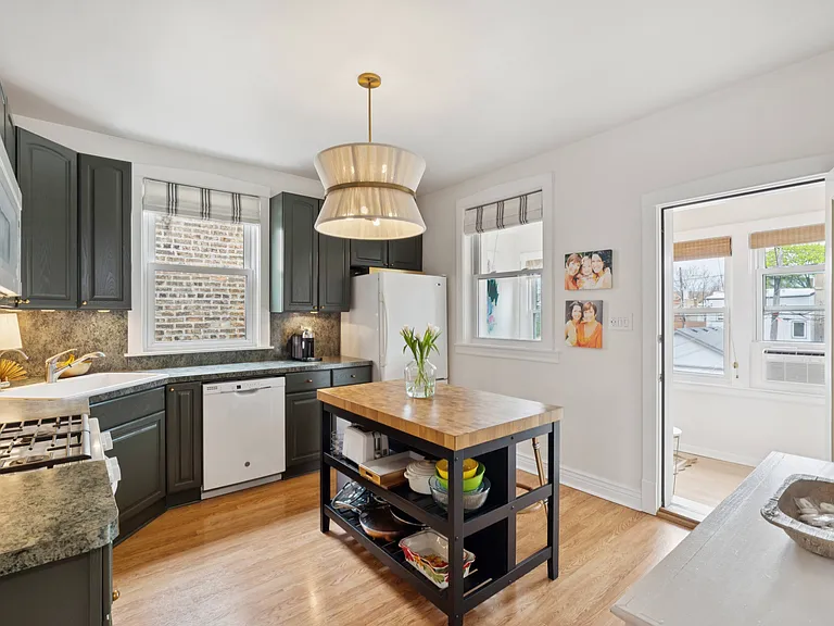 3541 N Oakley Ave #2 — Photo 9