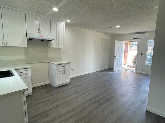 5th image of 212 N Pasadena Ave