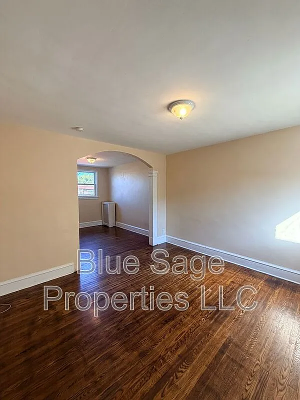 2 bed, 1.0 bath, 818 sqft, $1,395 — Photo 2