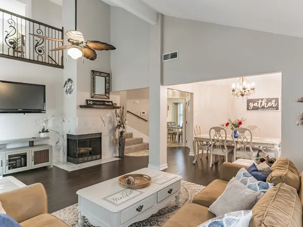 10203 Ridge Oak St, Dallas, TX 75227