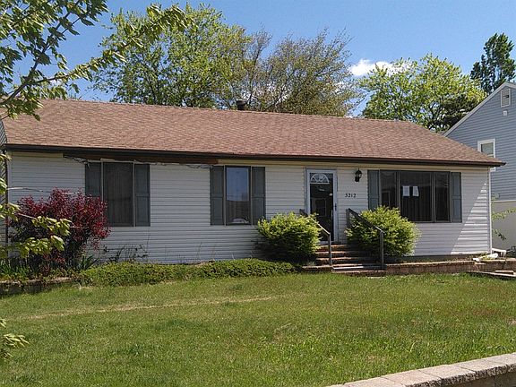 2nd image of 3212 Oceanic Dr