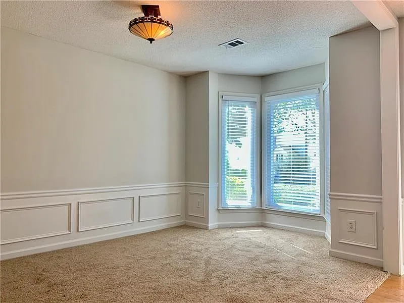 3 bed, 2.5 bath, 1868 sqft, $2,690 — Photo 2