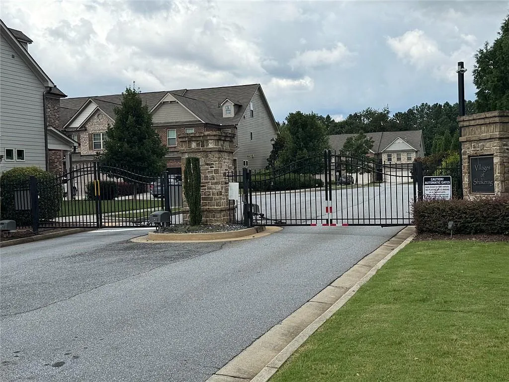 4 bed, 3.5 bath, 2842 sqft, $3,100 — Photo 3