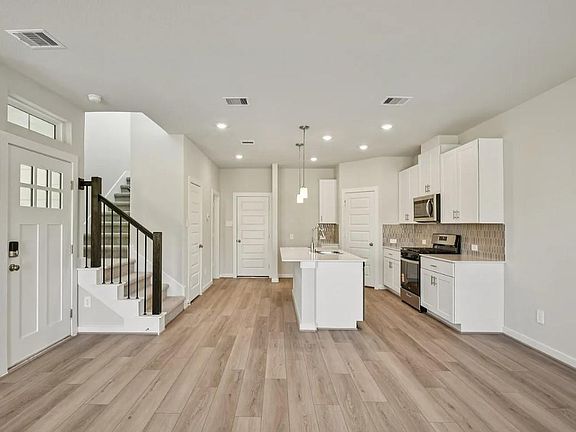 3rd image of 1034 Cedar Place Ln