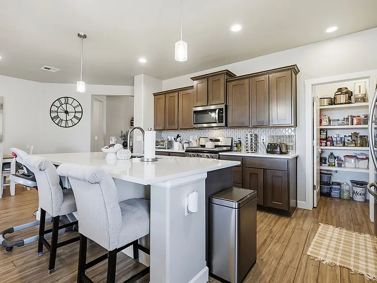 501 Montecito Dr — Photo 13