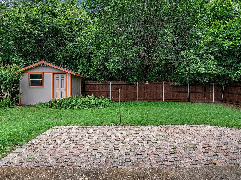 1307 Hyde Park Blvd — Photo 23