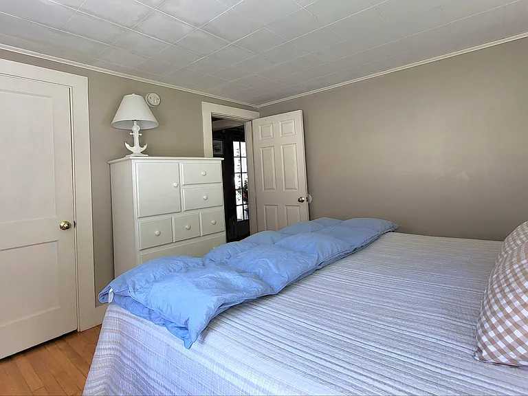 92 Bourne Ave — Photo 15