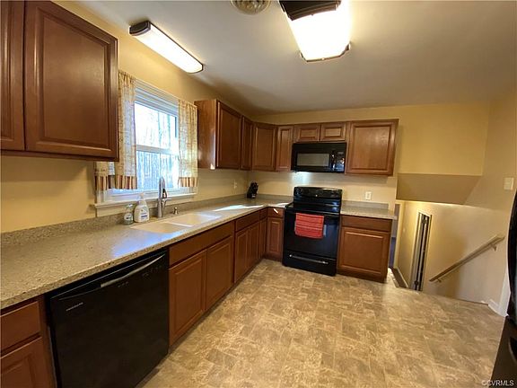 4th image of 8500 Woodland Dr