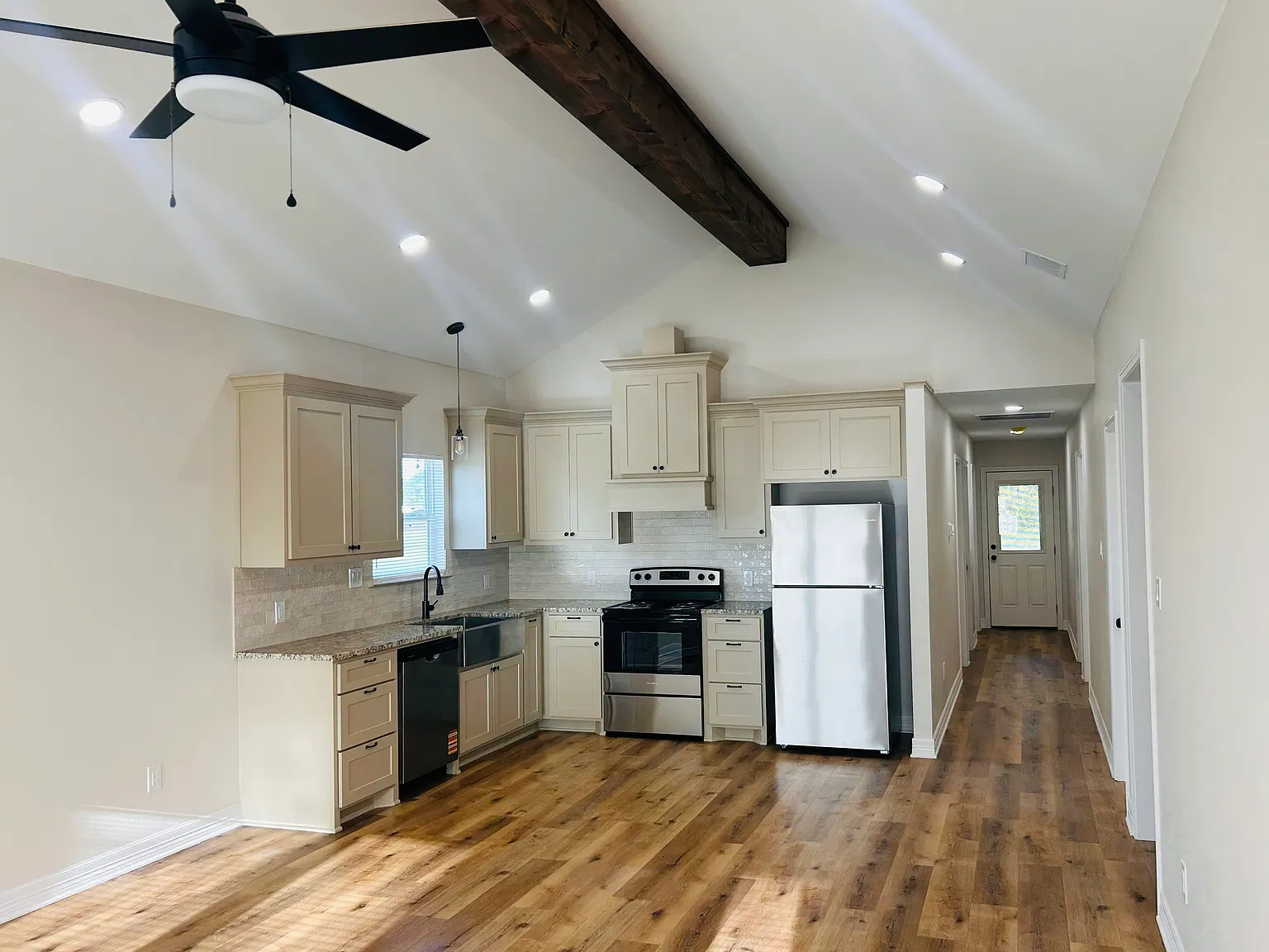 3 bed, 1260 sqft, $1,850 — Photo 4