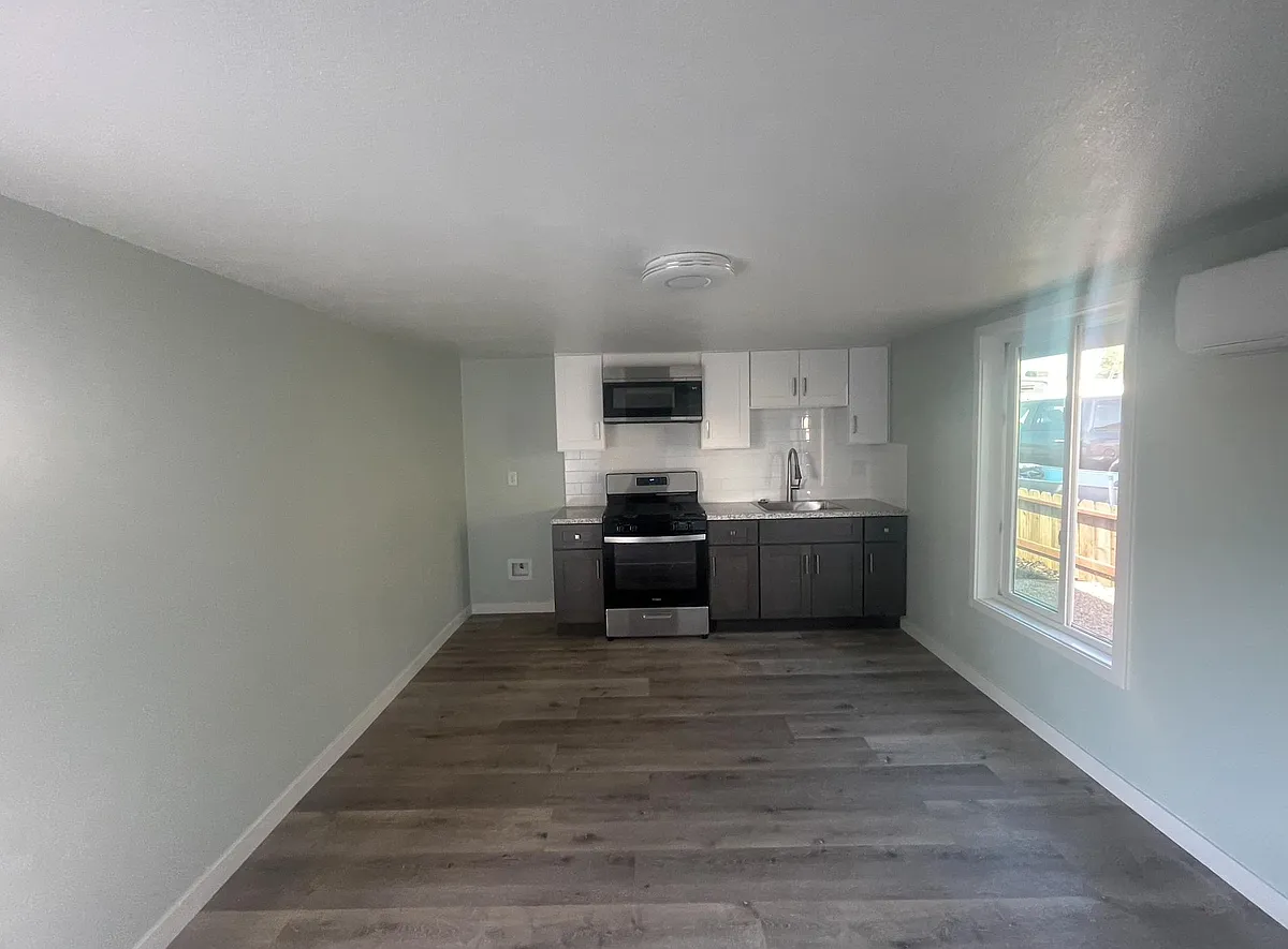 Building Photo - 1529 Weiss Way