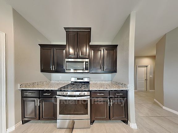 5th image of 3401 Molly Dr