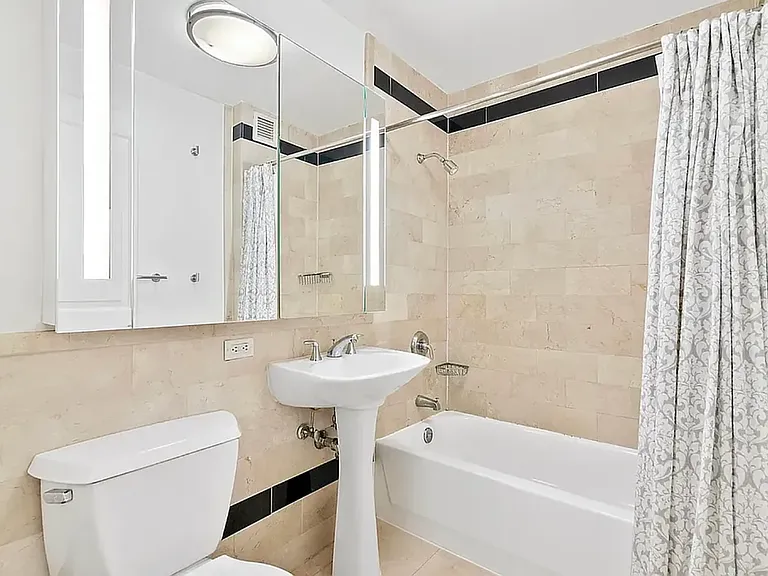 28 Washington St #15 — Photo 4