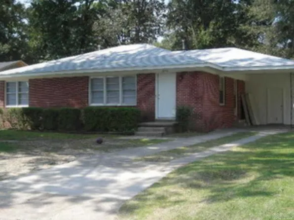 2906 Edgewood Dr, Pine Bluff, AR 71603