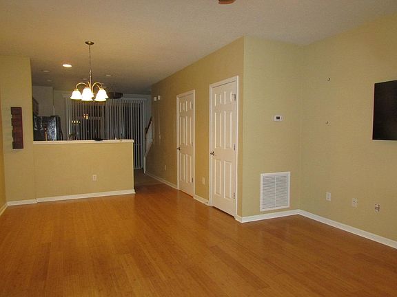 3rd image of 8135 Summerside Cir