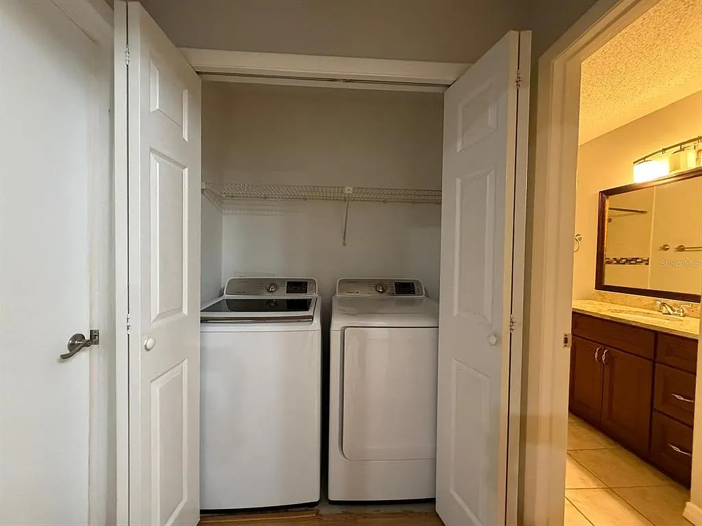 2 bed, 2.0 bath, 918 sqft, $1,900 — Photo 4