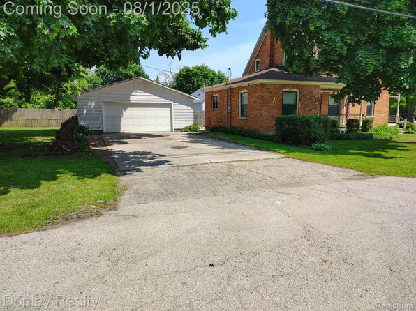 6394 Chard St, Marlette, MI 48453