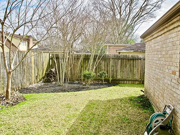 5th image of 2414 Quail Valley East Dr