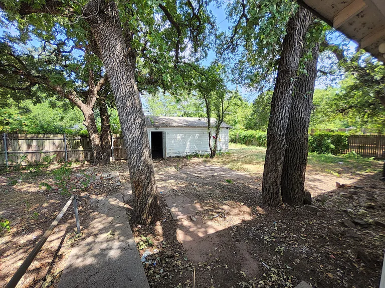 558 Harrison Ln — Photo 21