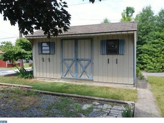 5th image of 501 E Locust St