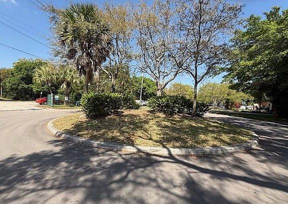 4th image of 3340 SW 15th Avenue