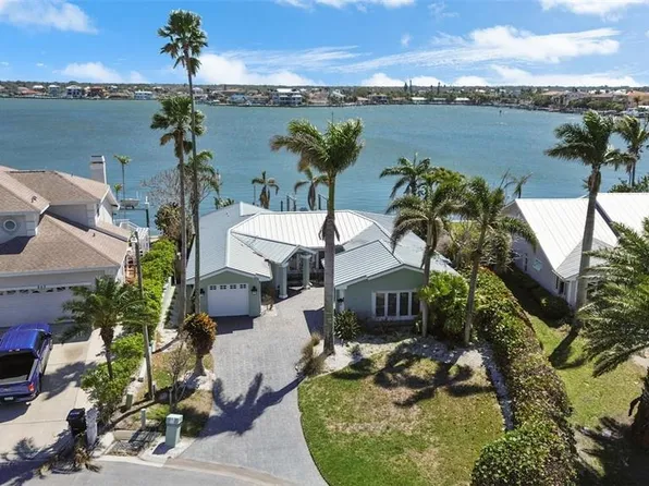 501 Harbor Dr, Belleair Beach, FL 33786