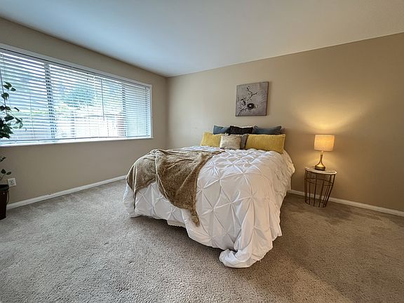 2nd image of 2920-103 Luciernaga St #2920-103