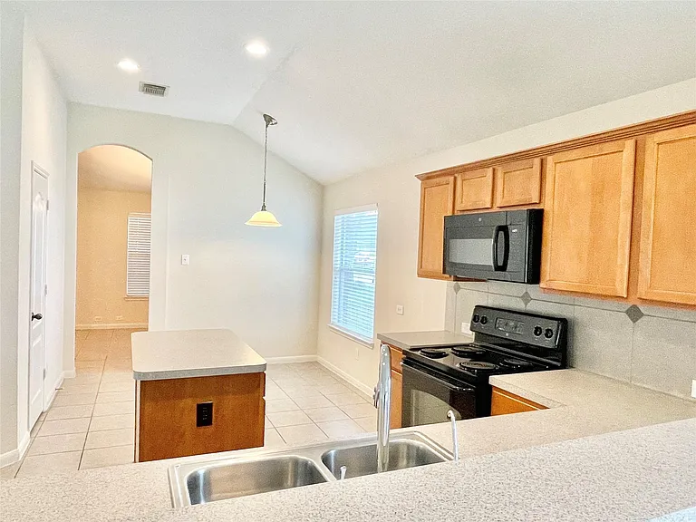 910 Pickett Hill Ln — Photo 5