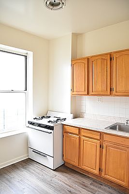 3rd image of 1581 E 24th St APT 7D
