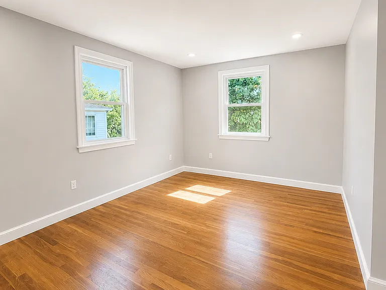 54 Harriet Ave — Photo 5