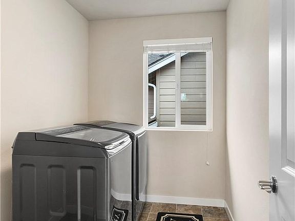 5th image of 5144 Andrew St SE