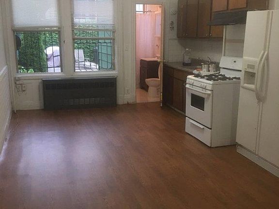 4th image of 779 Woodward Ave