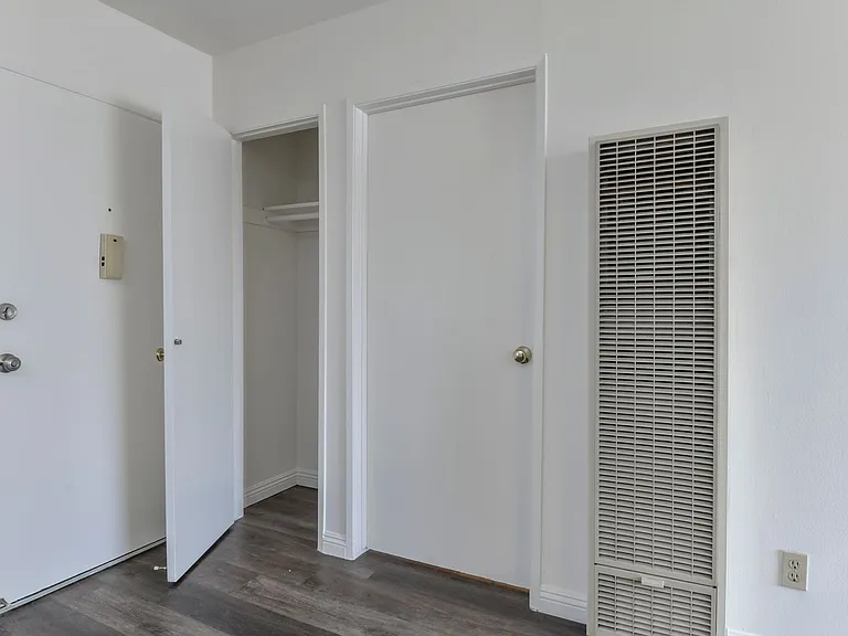 1799 N Hollywood Way — Photo 57