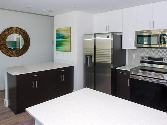 4th image of 1703 N Tamiami Trl Unit 409