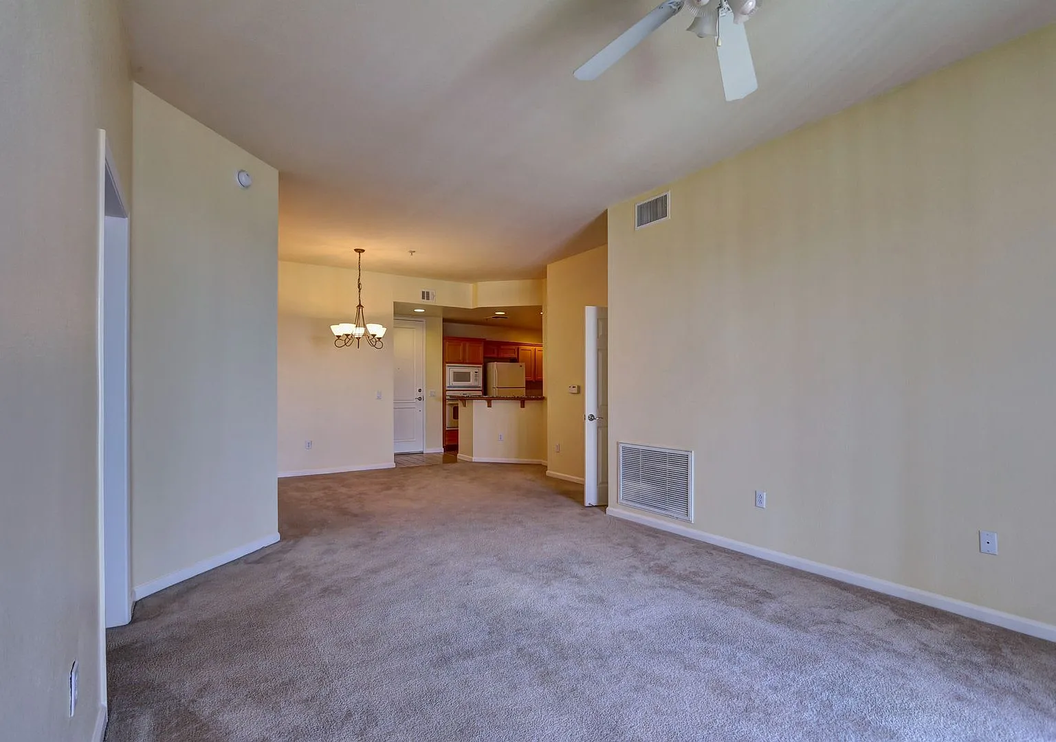 Fantastic Guard Gated Community In Park Avenue. — Photo 4