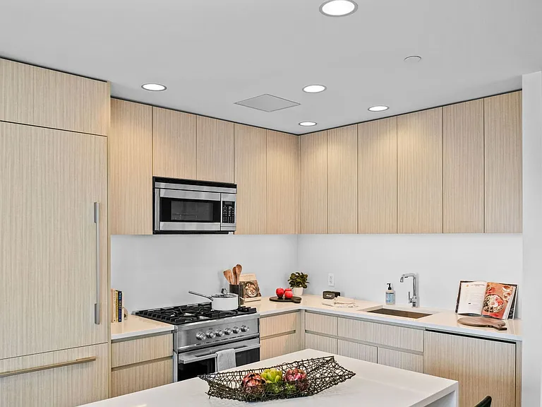 200 W 67th St #34B — Photo 5