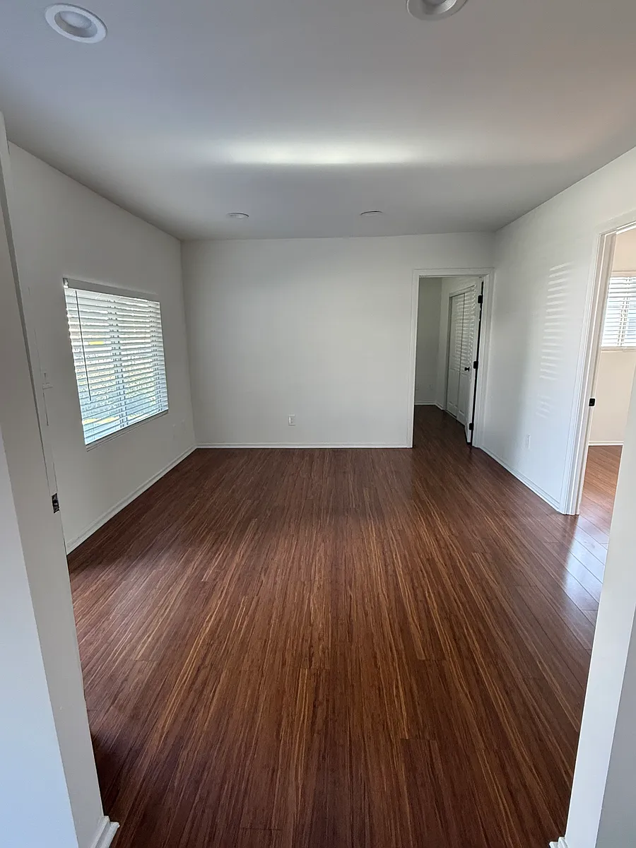 Building Photo - 433 Linda Rosa Ave