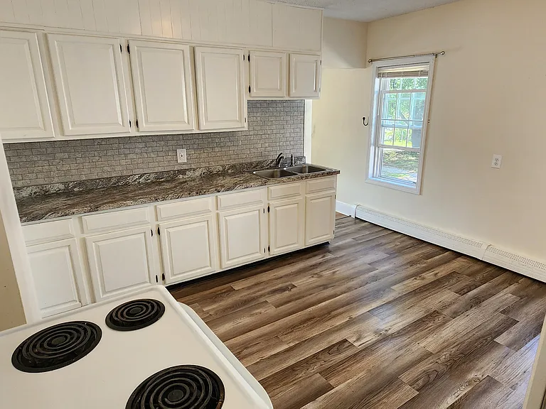 115 Ward Ave — Photo 2