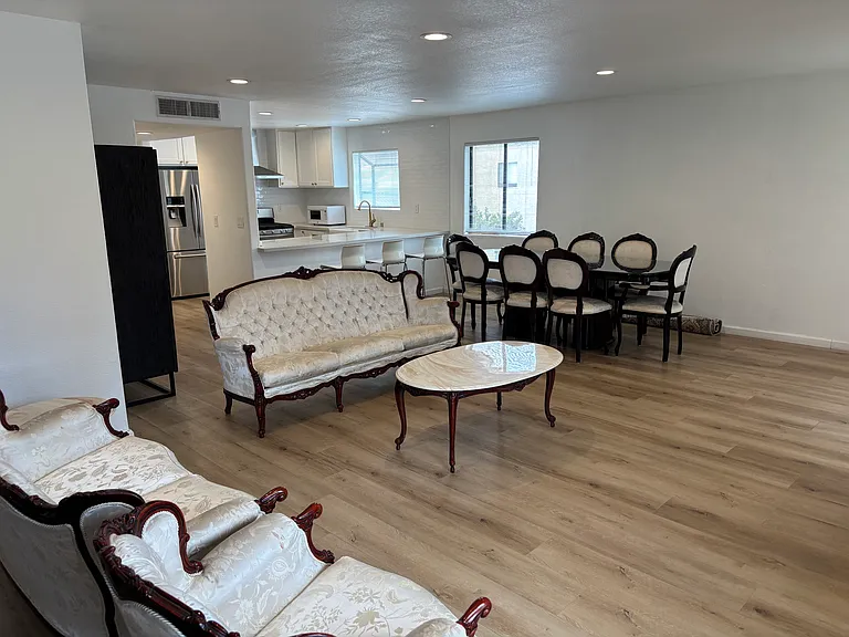 1216 S Saltair Ave #101 — Photo 6