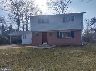 6818 Rolling Rd, Springfield, VA 22152