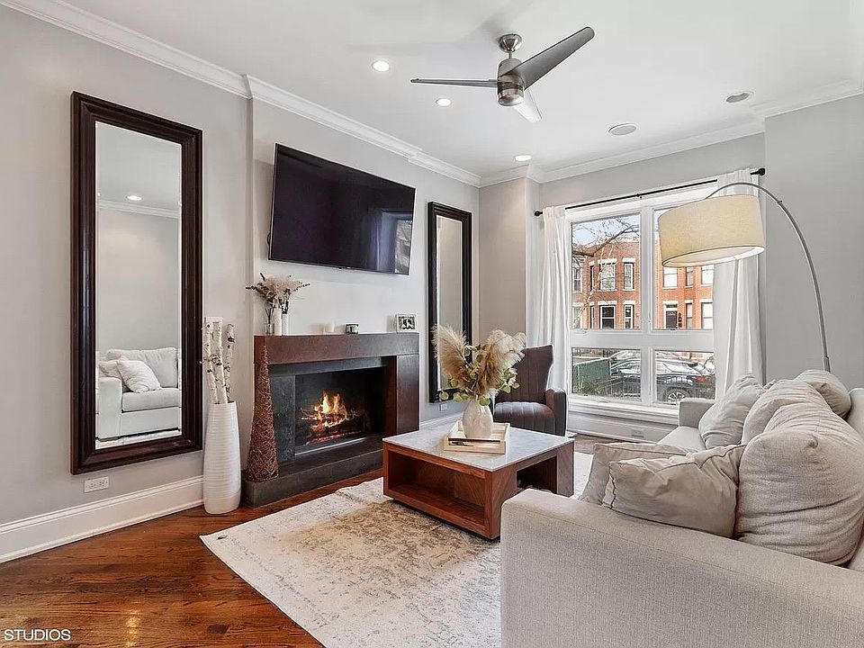 Living room with bio-ethanol fireplace
