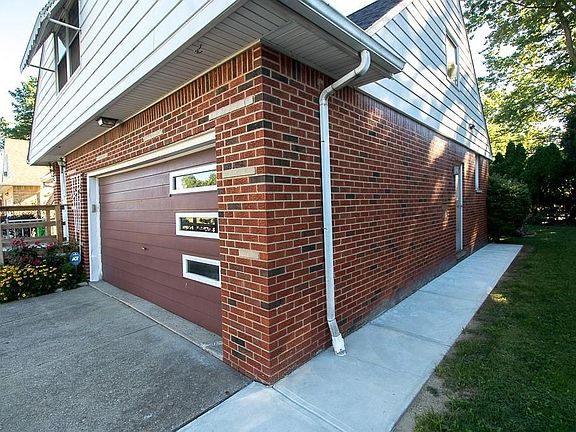 3rd image of 343 E 244th St